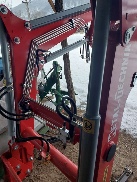 Vând încărcător frontal