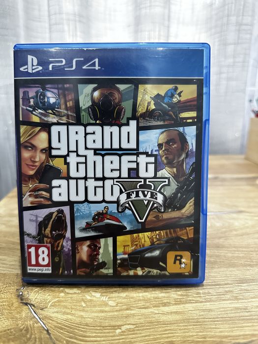 PS4 Slim 500GB + контролер + кабели + 10 оригинални игри