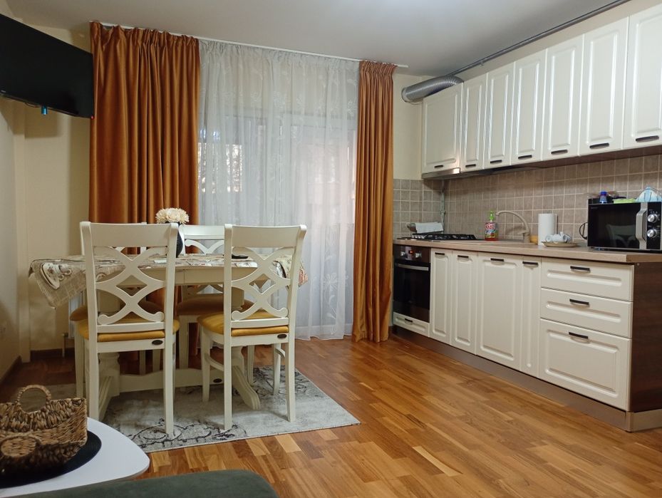 Proprietar închiriez apartament 3 camere zona Dambovita