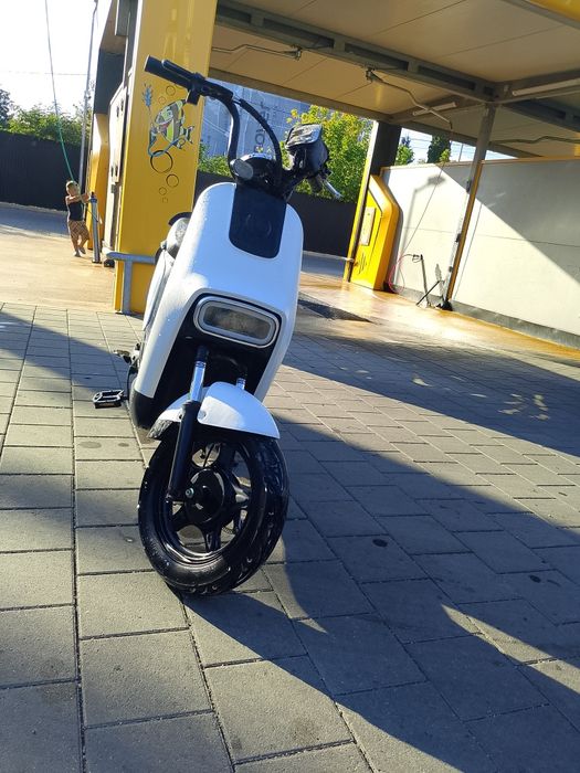 Scuter electric 500W / 48V 20Ah – 40 km/h – autonomie până la 70 km