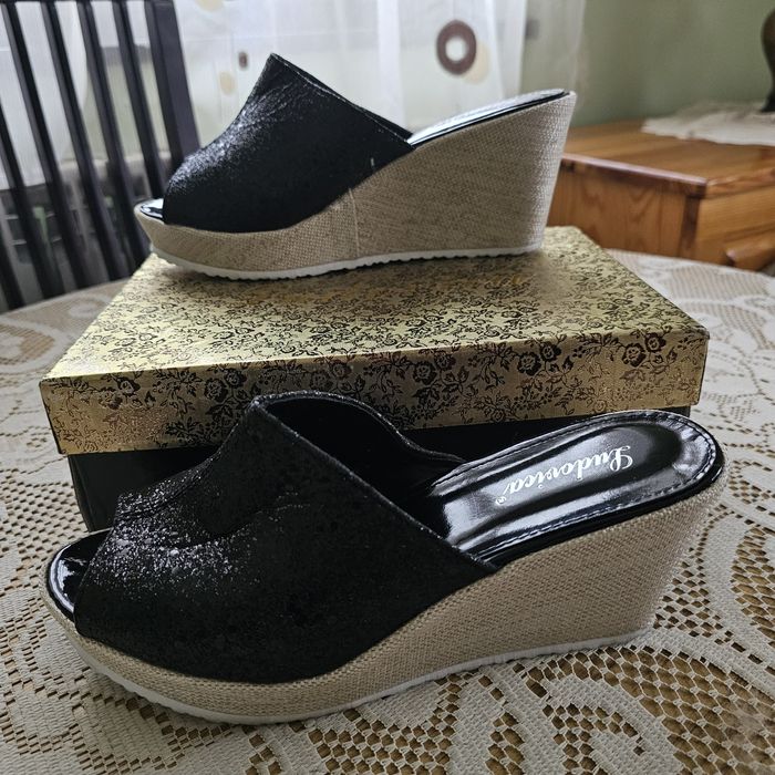 Модно дамско сабо