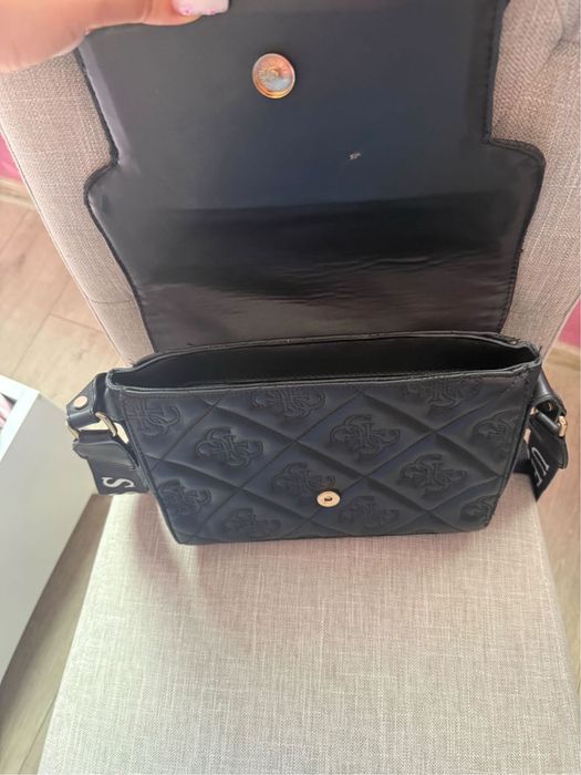 Луксозна дамска чанта GUESS