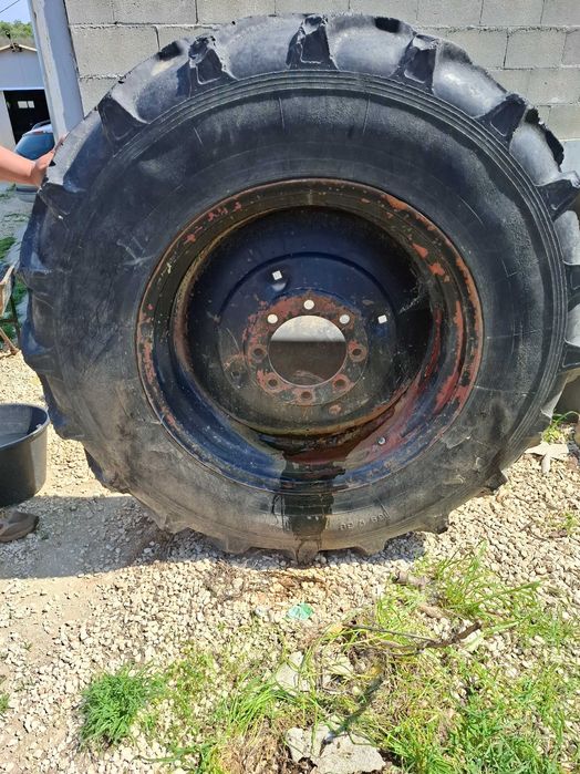 Тракторни гуми с джанти 16,9 R30