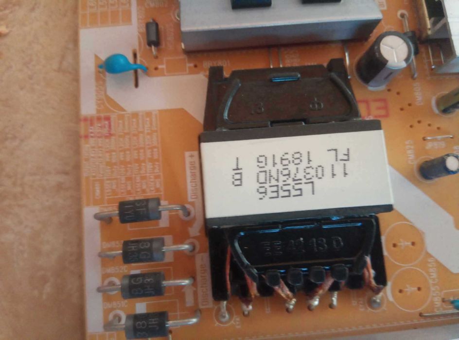 Продавам части от телевизор Самсунг49инча извит