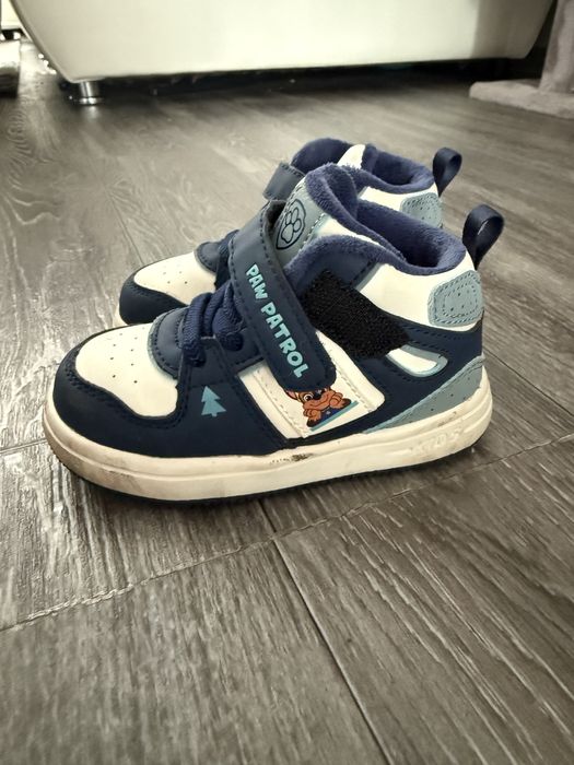 Продам деткую  обувь