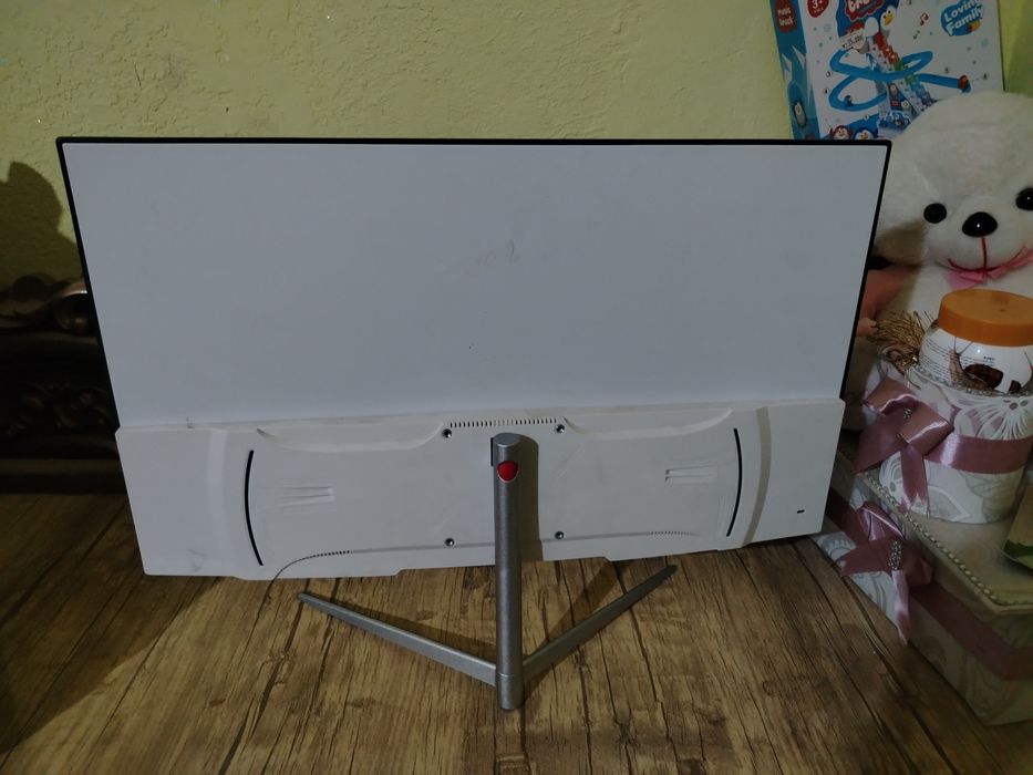 Manitor kompiyuterniki