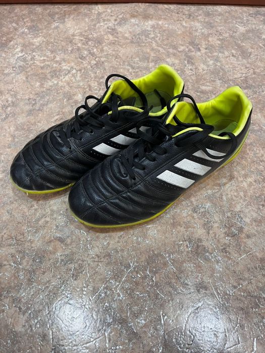 Продам сороконожки Adidas
