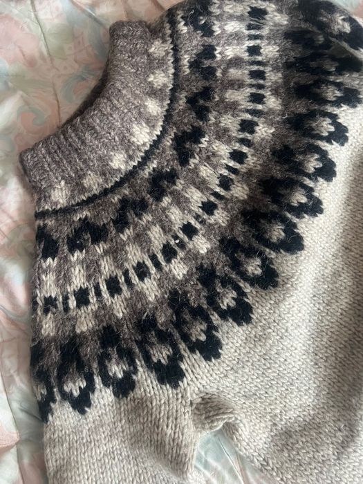 Вълнени пуловери-ръчно олетиво