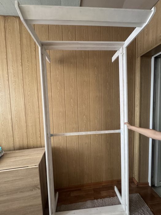 Продам  кровать без матраса 200на 94