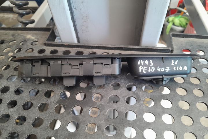 Butoane geam sofer 96468704XT 96468704XT Peugeot 407 prima generatie
