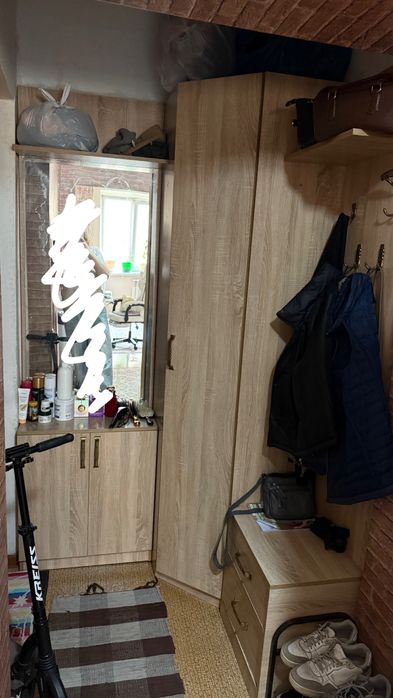 Продам угловую прихожку.