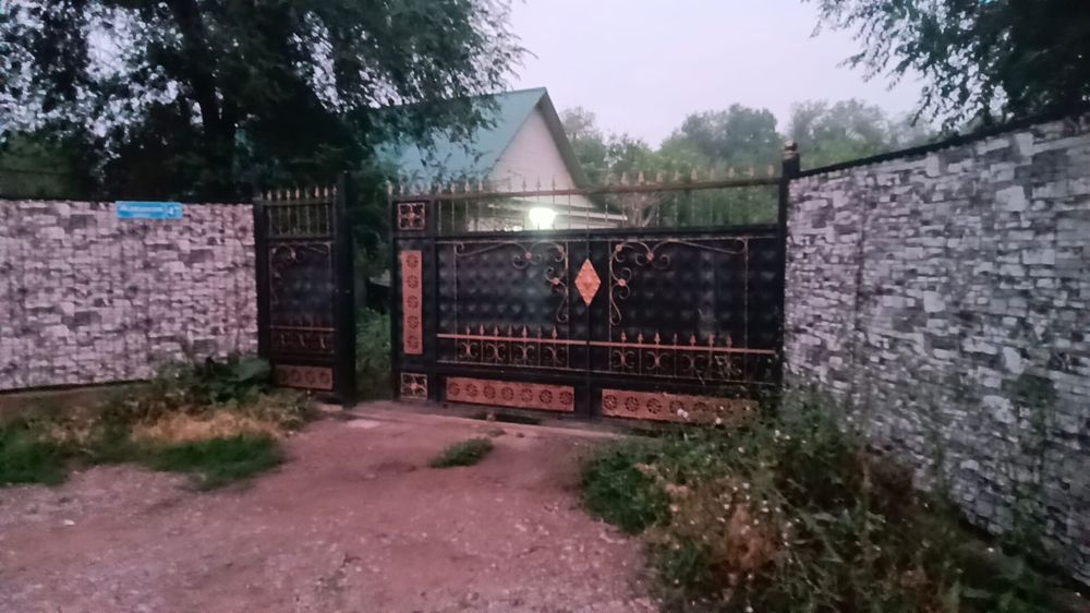 Уй сатылады кзыл керпчтен салнған