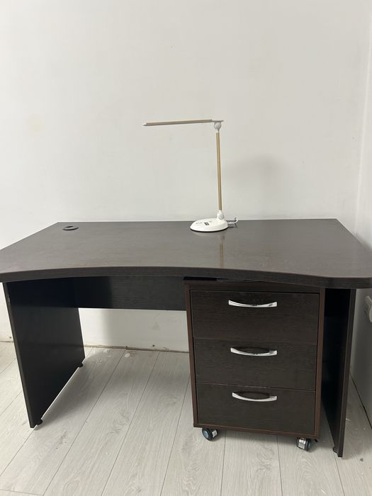 Писменный стол..