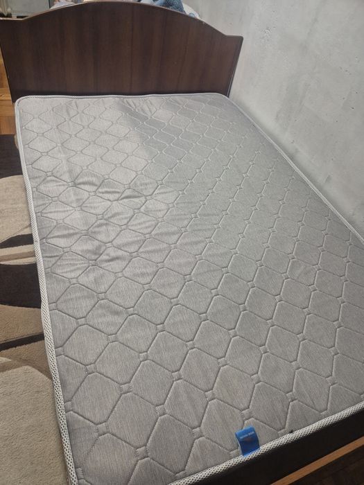 Кровать в хорошем состоянии