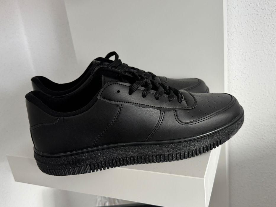 Маратонки черни 43 номер