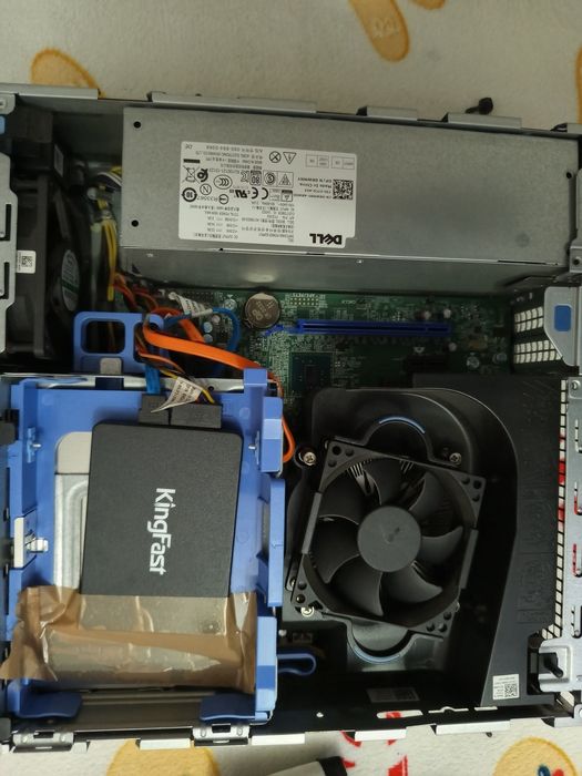 Vând PC DELL 8GB RAM/120GB Stocare