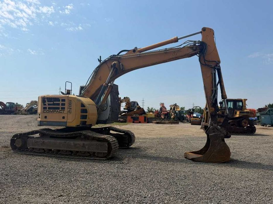 Senile  excavator pe senile Liebherr R924 Compact piese