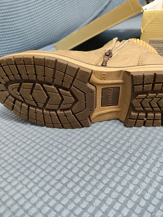 Продам зимние кроссовки