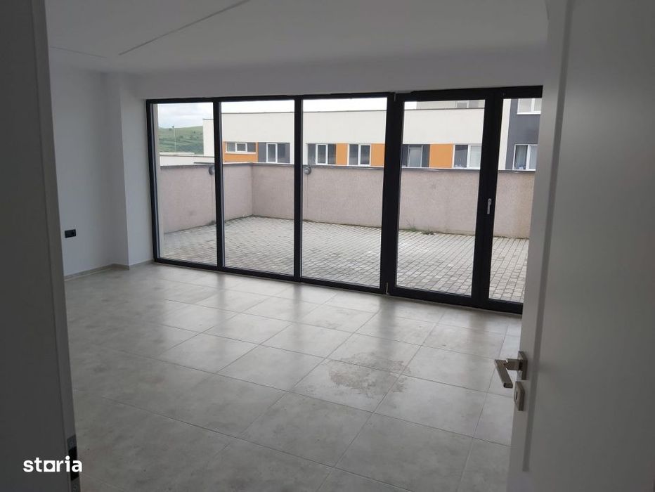 Penthouse de 4 camere, 200 mp, 400 mp terase, zona Petrom — fotografia 3