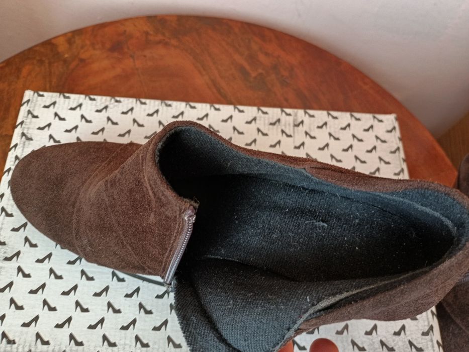 Нови!№39 Кафяви Боти Ест ми
15 €
29,34 лв