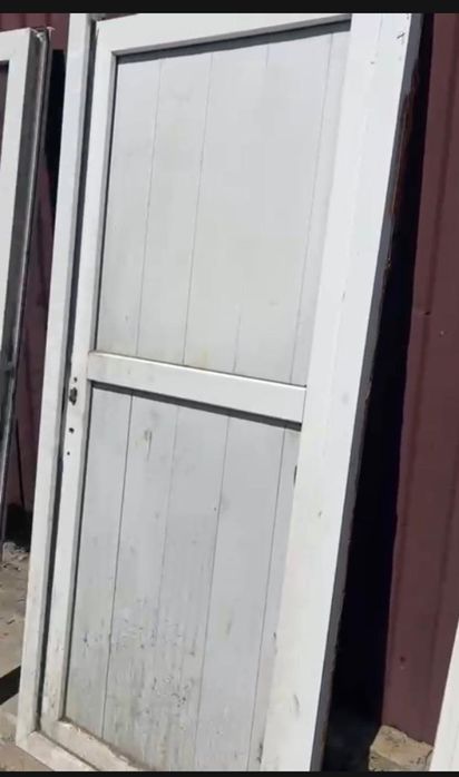 Продам двери и окна пластиковые разные