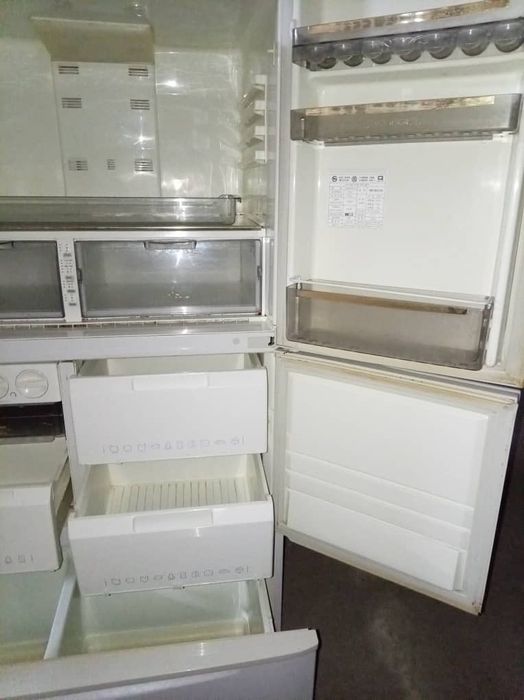 Kareyski Muzlatgich sotiladi