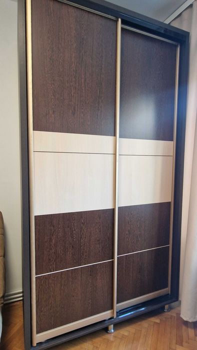 Dulap aproape nou + cameră complet funcțională la preț foarte bun.