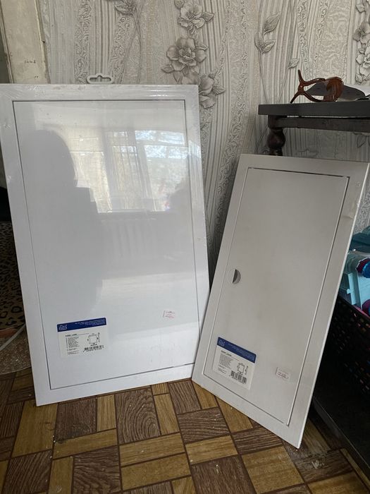 Продам люк-дверцу с ручкой