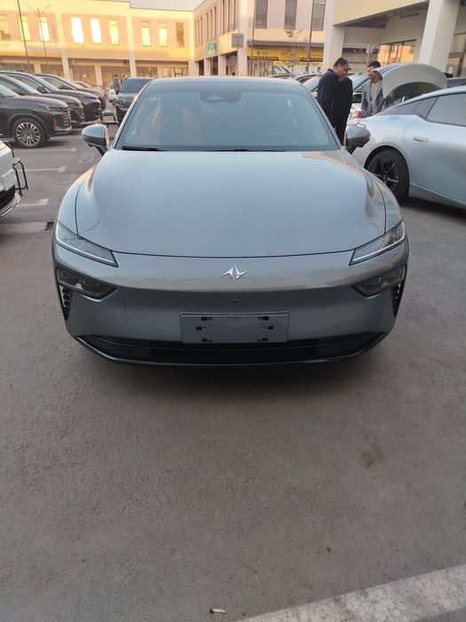 Dongfeng  007  Elektro so'raganlar uchun 530 km zapas xod