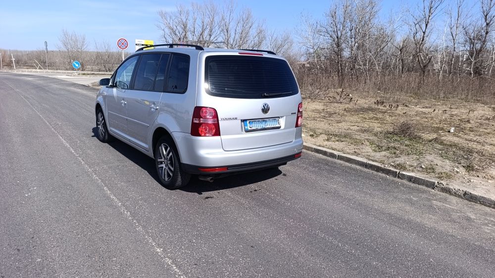 Volkswagen Touran 2.0 Eco full  Регистрация всичко платено.