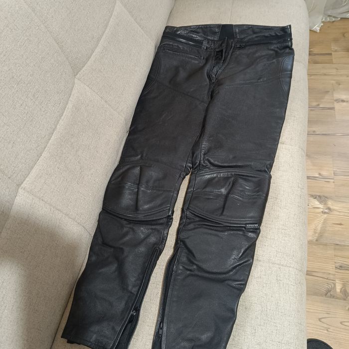 Vând pantaloni de motor din  piele