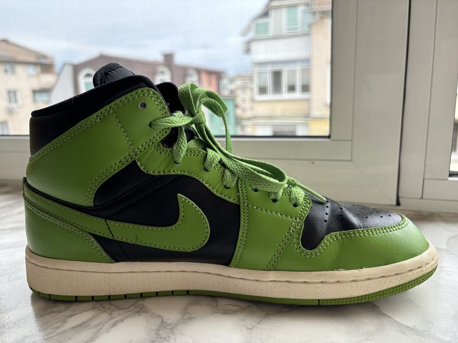 Jordan 1 Mid “Altitude Green”