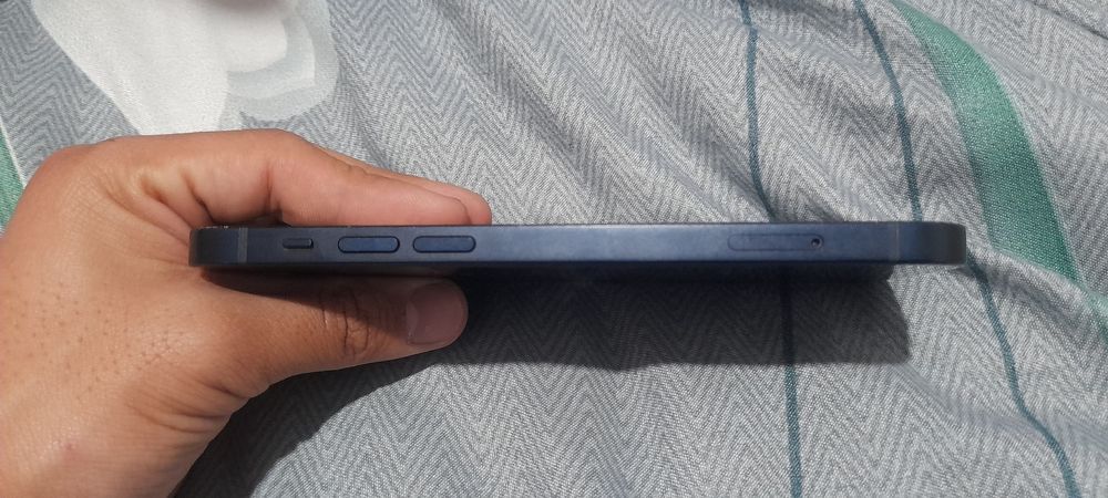 Iphone 12 карабка есть