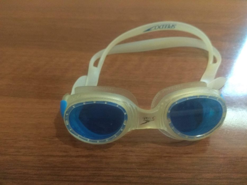 Очки для плавания качественные 80.000 сум.