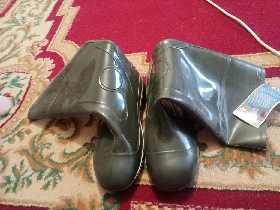 Резиновые ботинки