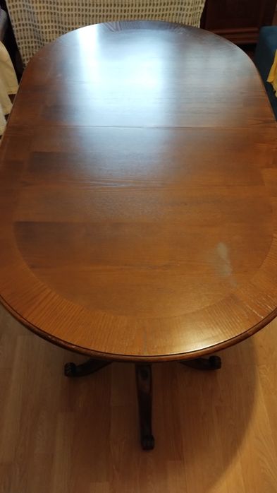 De vânzare masa din lemn masiv cu 6 scaune in stare bună