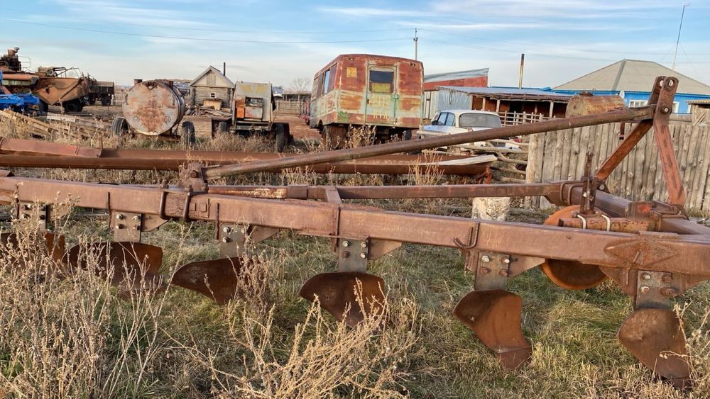 Плуг 8 корпусной