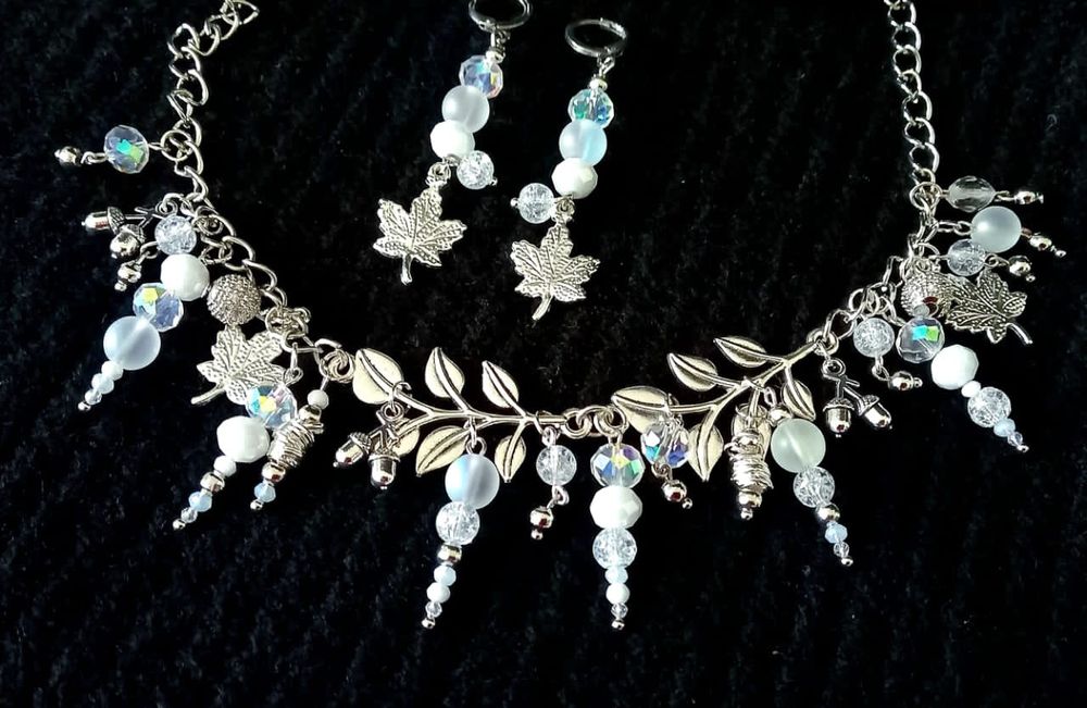 Ожерелье с серьгами ручной работы