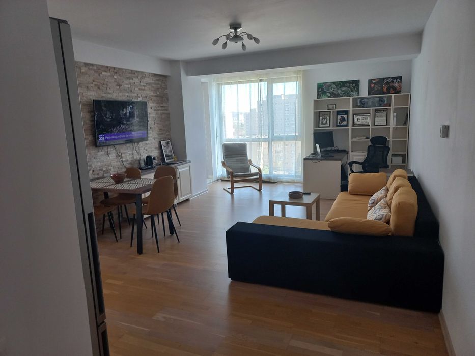 Apartament 3 camere in centrul Brasovului. Aproape de Aula Universitatii si Colina Universitatii. Bloc din 2016. Parcare demisol si boxa.