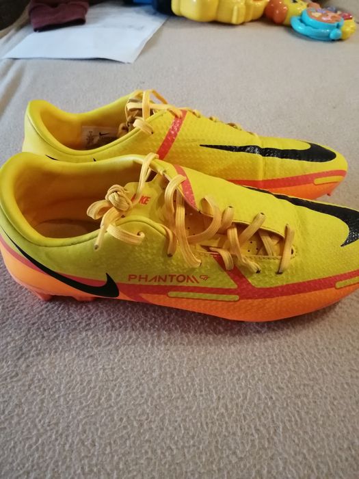 Футболни бутонки Nike Phantom GT