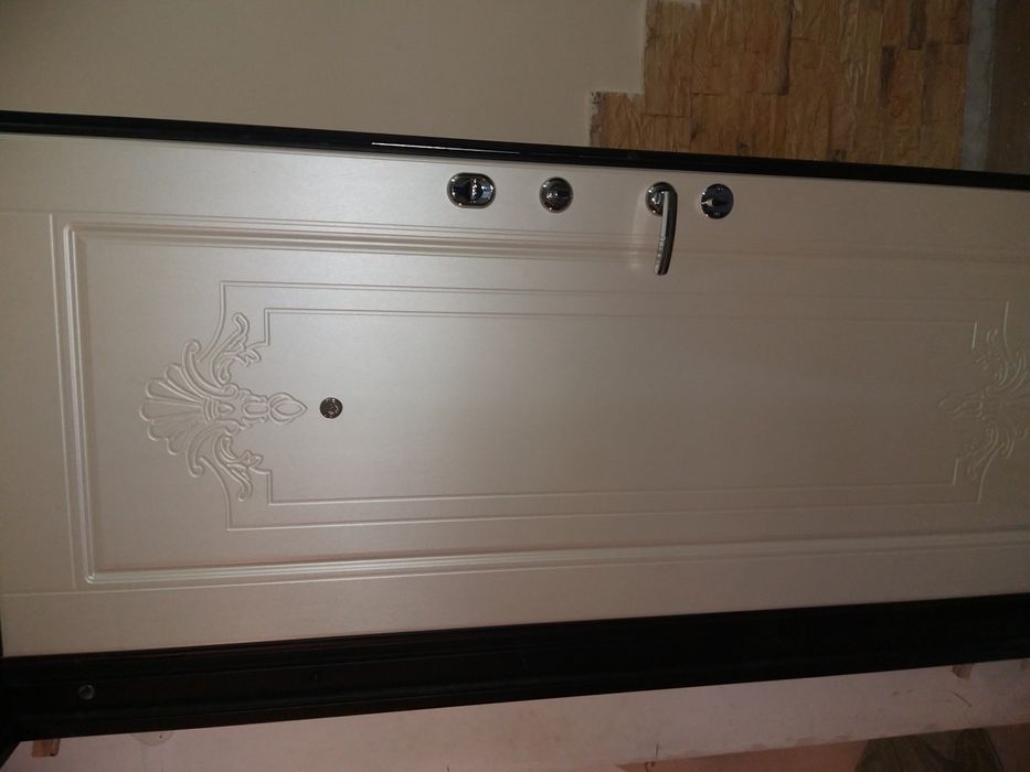 Установка входных дверей