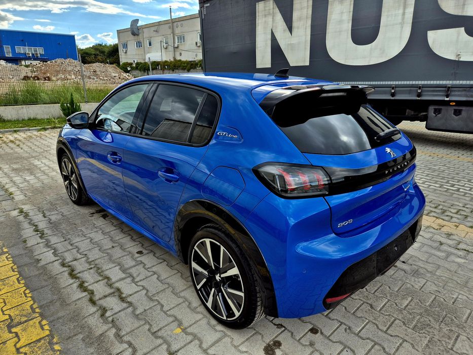 Peugeot 208 1.2i GT Line 101hp автомат