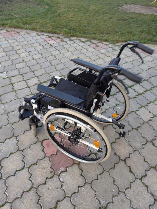 Scaun pliabil , carucior pentru persoane cu nevoi speciale