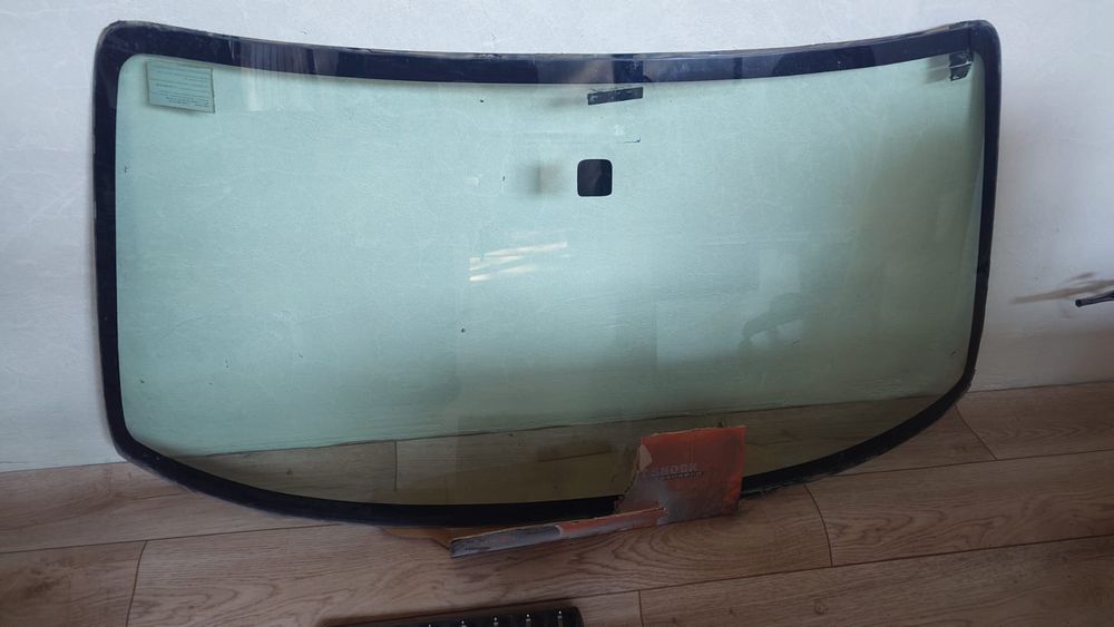 Лобовое стекло mitsubishi montero