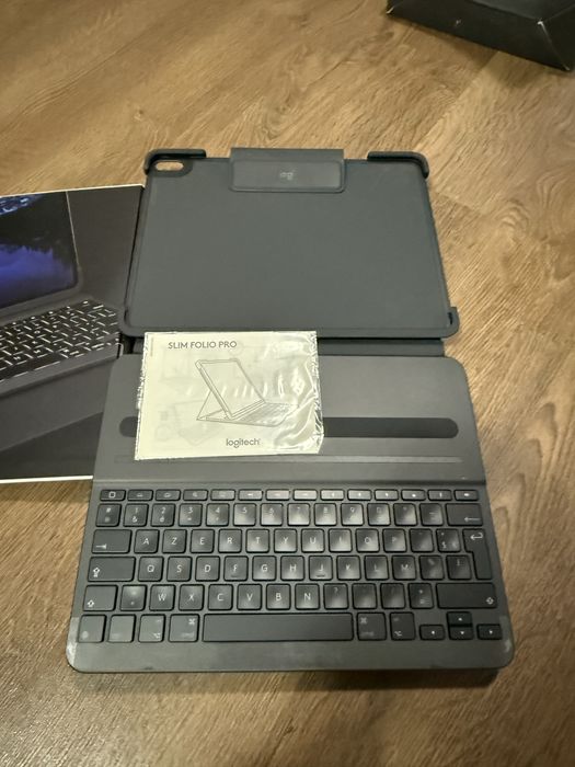 Husa cu tastatura Logitech Slim Folio Pro pentru iPad Pro 12.9-inch