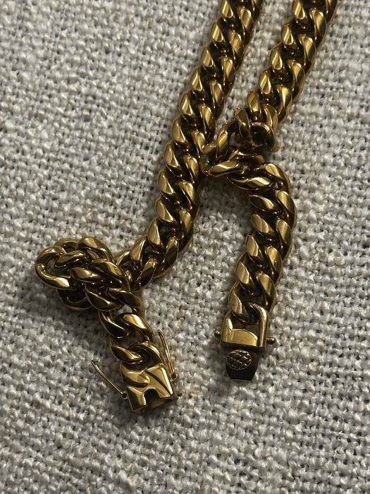 Lant Cuban grosime 10mm stainless steel placat cu aur de 18k.