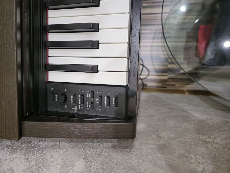 продаю срочно цифровое пианино casio privia px-870