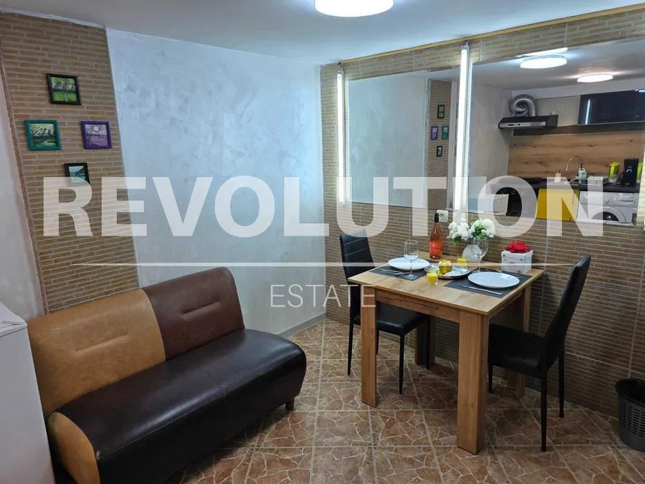 Дава се под наем Двустаен апартамент в Варна, Център - 40 кв.м за 350 € - Снимка #3