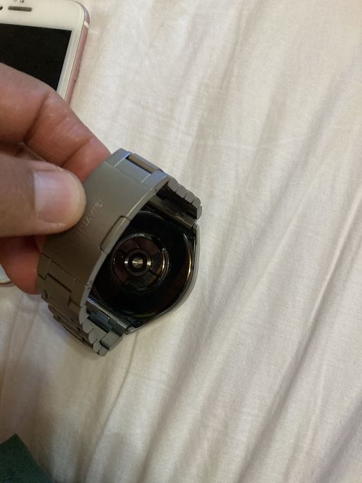 Часовник huawei в прекрасно състояние !
