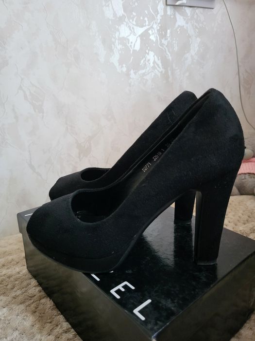 Туфли чёрные.  .